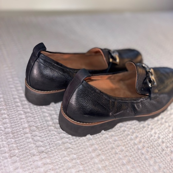 Vionic Black Leather Loafers with Chain Detail , Size 8.5 - Picture 6 of 9